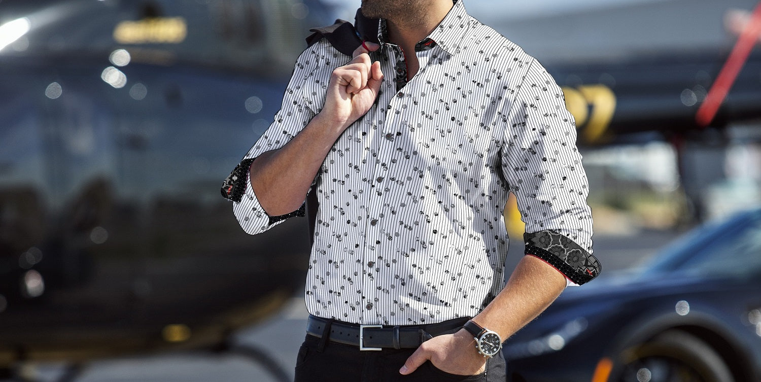 Chemise au noir portée par un homme canadien